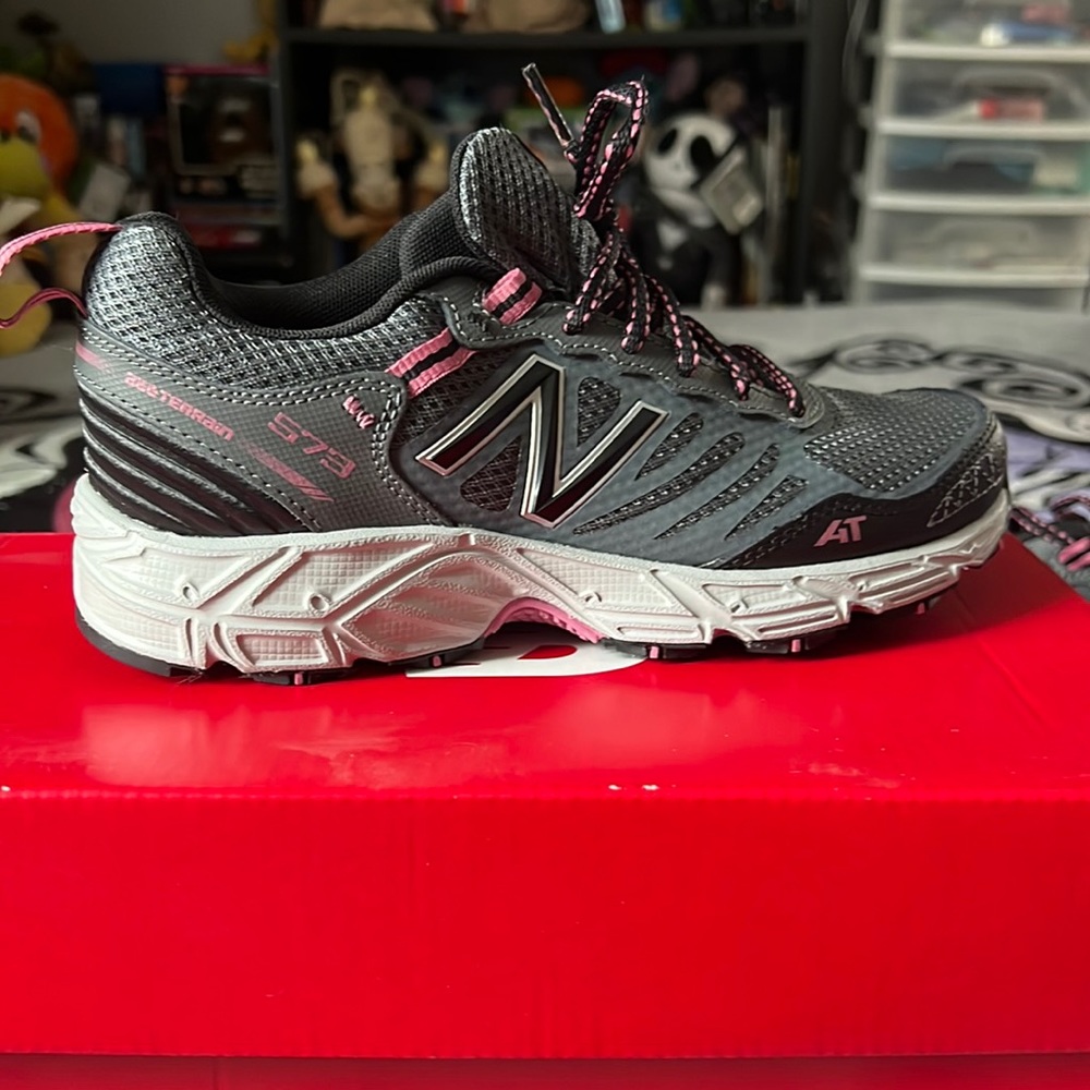 New Balance size 6 Women Trail Running Sneakers. Used once got 2 hours. New